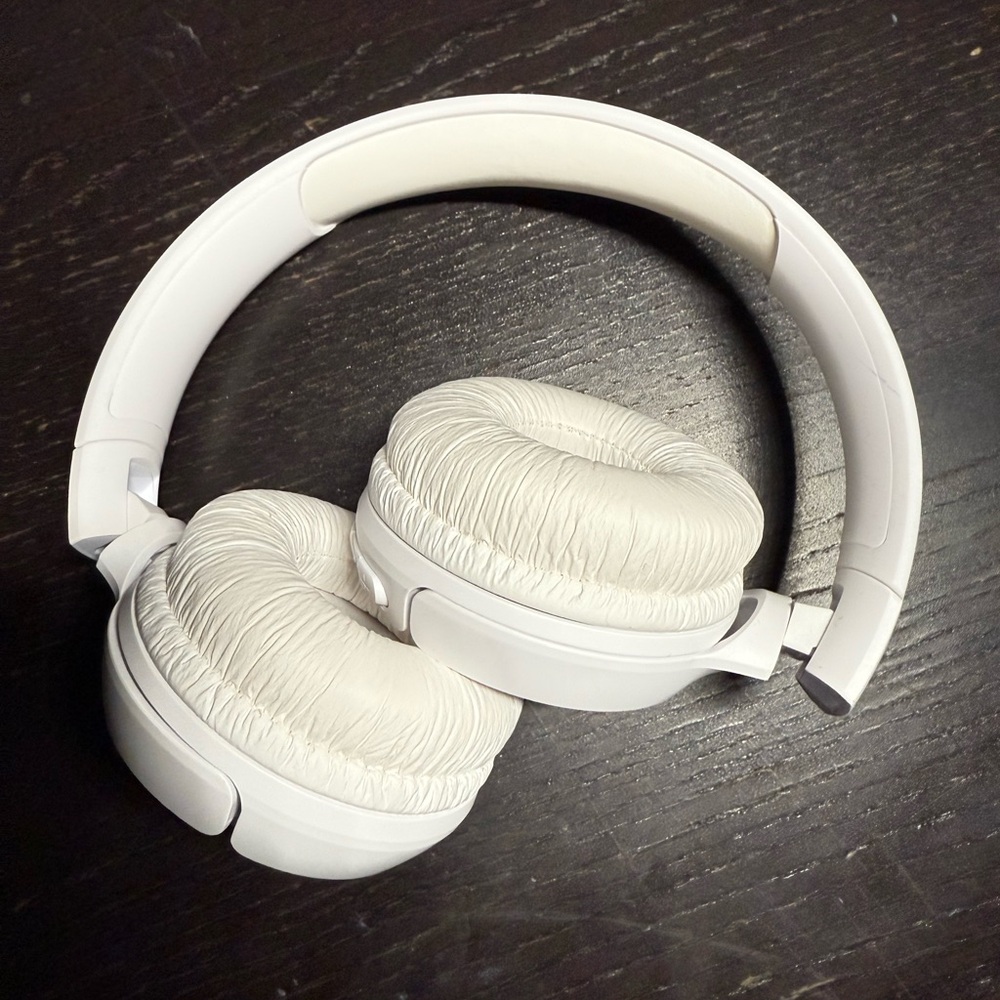 NEVER WORN JBL Tune 520BT Bluetooth Wireless On-Ear Headphones